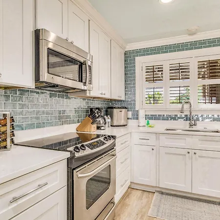 Walk To Florabama From Renovated Ground Floor 2Bd-2Ba With Pickleball, Boat Slips