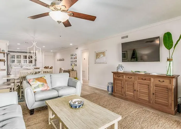 Walk To Florabama From Renovated Ground Floor 2bd-2ba With Pickleball, Boat Slips