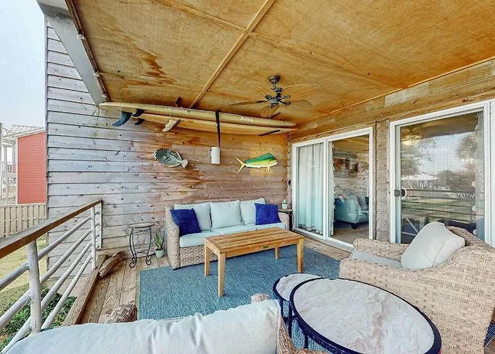 Apartment Walk To Florabama From Renovated Ground Floor 2bd-2ba With Pickleball, Boat Slips *