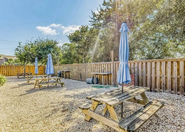 Walk To Florabama From Renovated Ground Floor 2bd-2ba With Pickleball, Boat Slips Pensacola