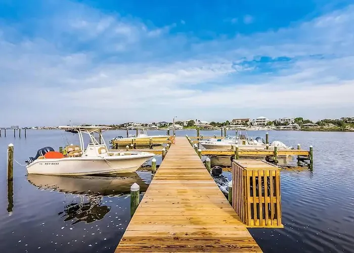 Apartment Walk To Florabama From Renovated Ground Floor 2bd-2ba With Pickleball, Boat Slips Pensacola