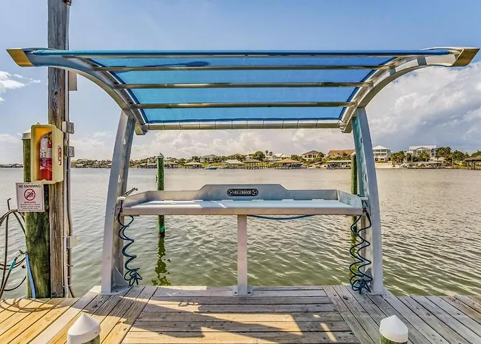 Walk To Florabama From Renovated Ground Floor 2bd-2ba With Pickleball, Boat Slips Apartment