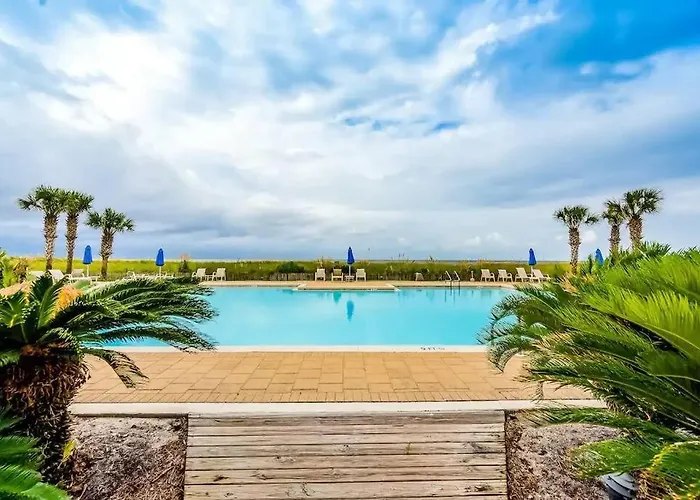 Walk To Florabama From Renovated Ground Floor 2bd-2ba With Pickleball, Boat Slips