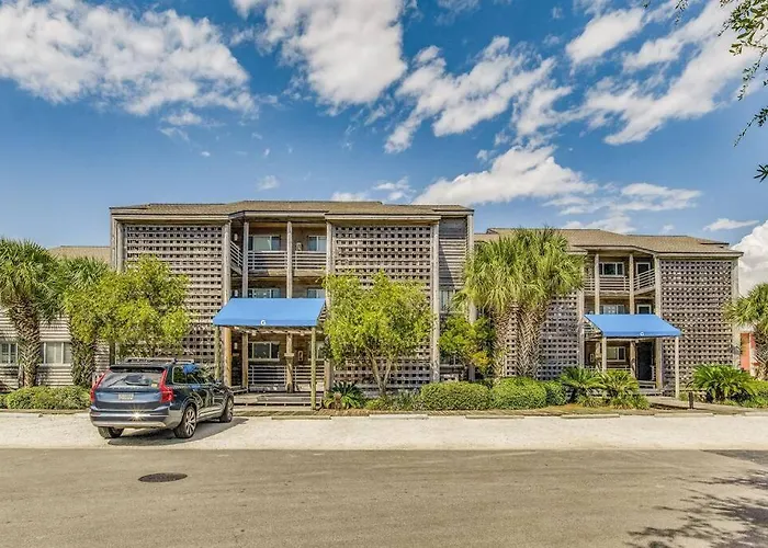Walk To Florabama From Renovated Ground Floor 2bd-2ba With Pickleball, Boat Slips Apartment *