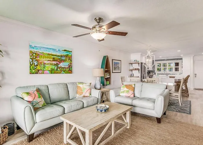 Walk To Florabama From Renovated Ground Floor 2bd-2ba With Pickleball, Boat Slips Apartment Pensacola