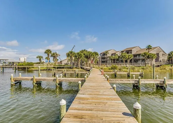 Apartment Walk To Florabama From Renovated Ground Floor 2bd-2ba With Pickleball, Boat Slips