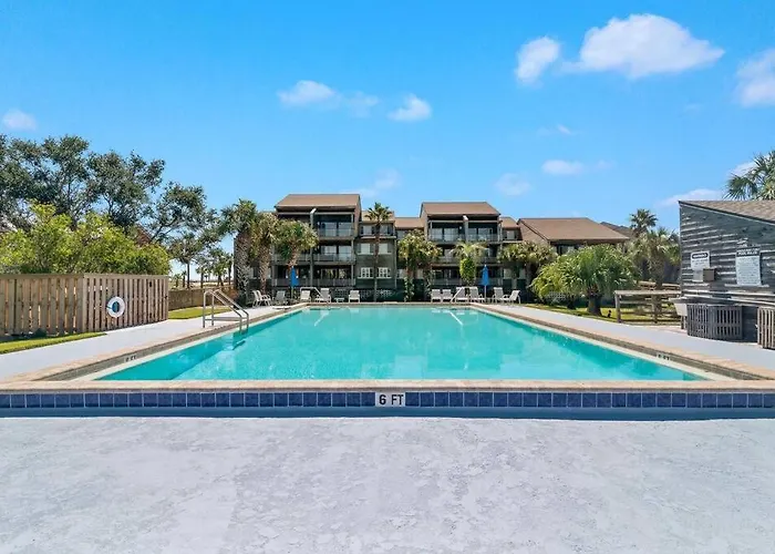 Apartment Walk To Florabama From Renovated Ground Floor 2bd-2ba With Pickleball, Boat Slips Pensacola