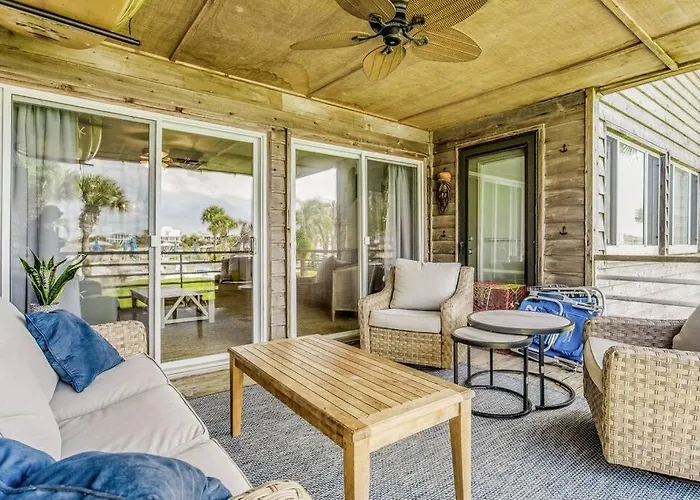 Apartment Walk To Florabama From Renovated Ground Floor 2bd-2ba With Pickleball, Boat Slips *