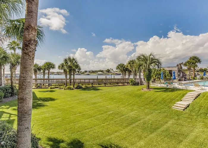 Walk To Florabama From Renovated Ground Floor 2bd-2ba With Pickleball, Boat Slips Apartment