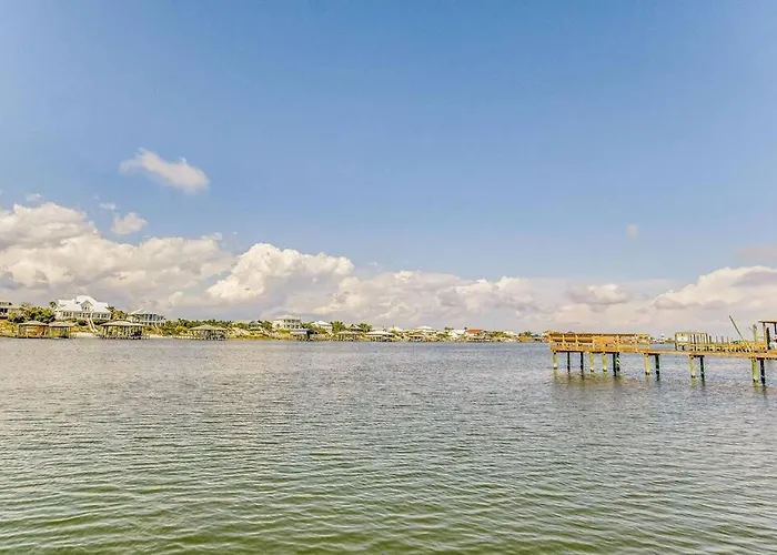 Walk To Florabama From Renovated Ground Floor 2bd-2ba With Pickleball, Boat Slips Apartment Pensacola