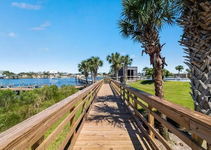 Apartment Walk To Florabama From Renovated Ground Floor 2bd-2ba With Pickleball, Boat Slips Pensacola