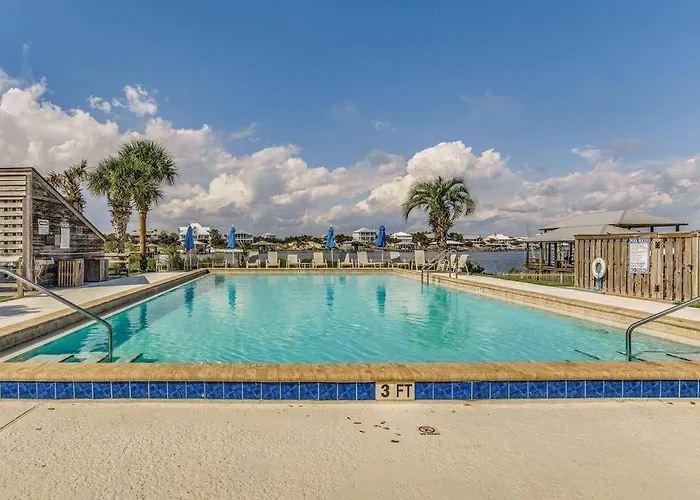 Walk To Florabama From Renovated Ground Floor 2bd-2ba With Pickleball, Boat Slips Apartment Pensacola