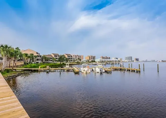 Apartment Walk To Florabama From Renovated Ground Floor 2bd-2ba With Pickleball, Boat Slips *