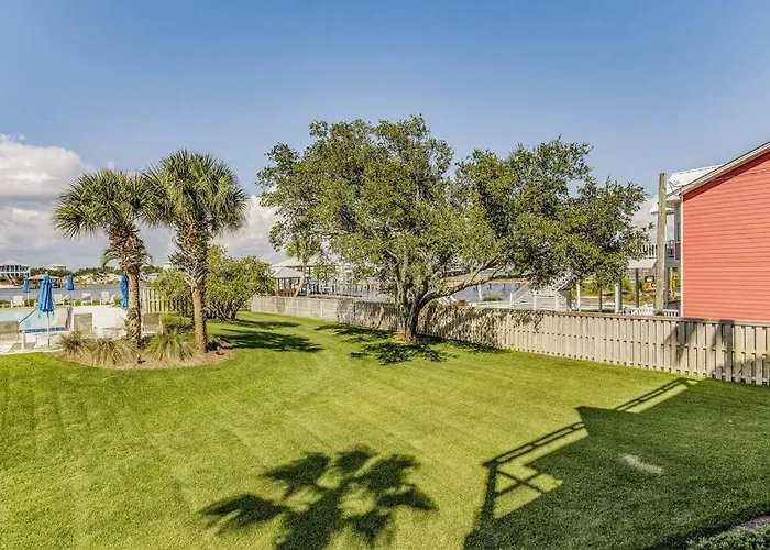Walk To Florabama From Renovated Ground Floor 2bd-2ba With Pickleball, Boat Slips * Pensacola