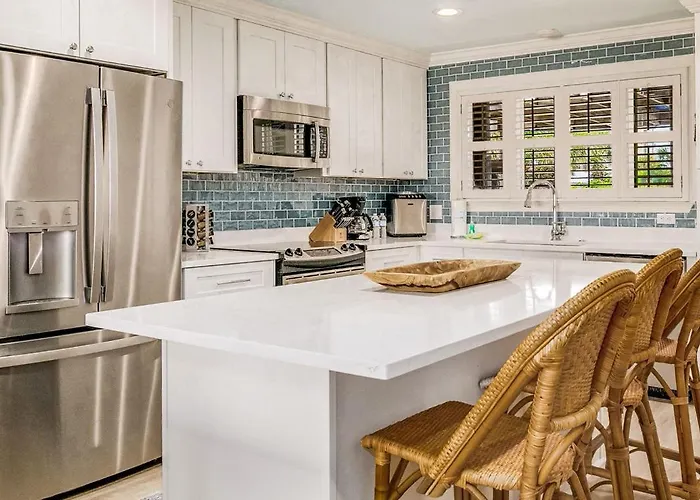 Walk To Florabama From Renovated Ground Floor 2bd-2ba With Pickleball, Boat Slips * Pensacola