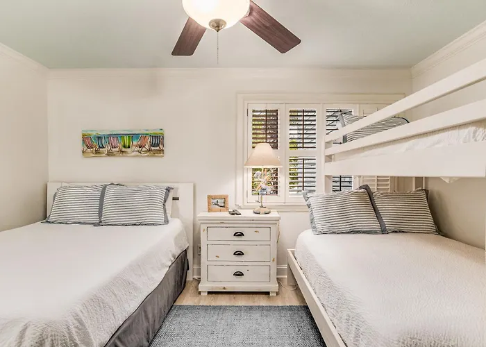 Walk To Florabama From Renovated Ground Floor 2bd-2ba With Pickleball, Boat Slips Apartment Pensacola