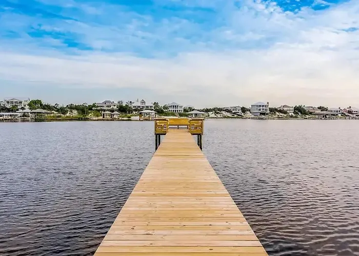 Walk To Florabama From Renovated Ground Floor 2bd-2ba With Pickleball, Boat Slips Apartment